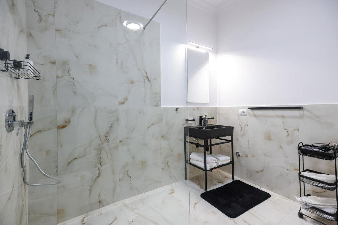 Vila Ferdinand Modern Rooms In Tirana'S Center Phòng bức ảnh
