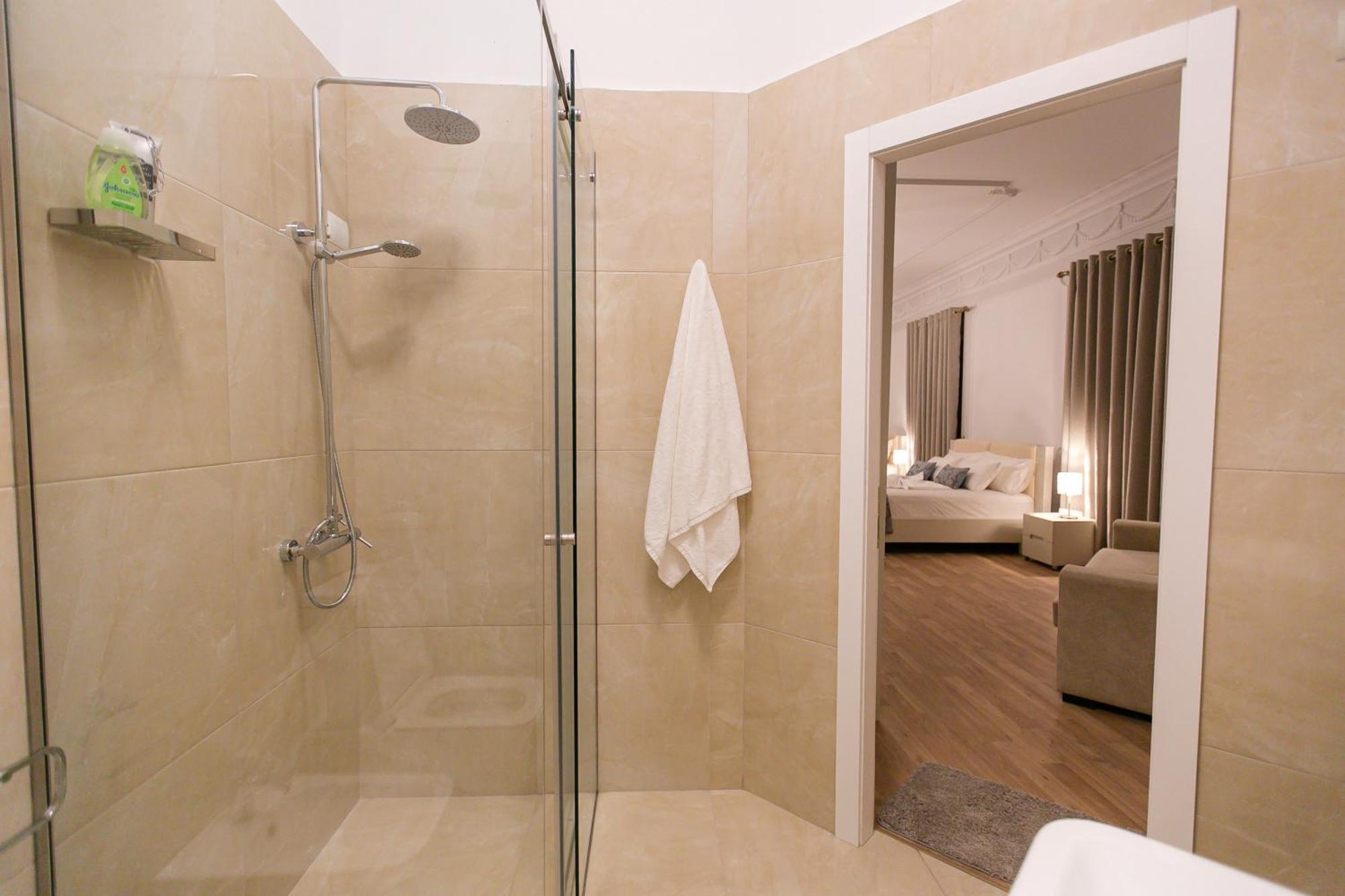 Vila Ferdinand Modern Rooms In Tirana'S Center Phòng bức ảnh